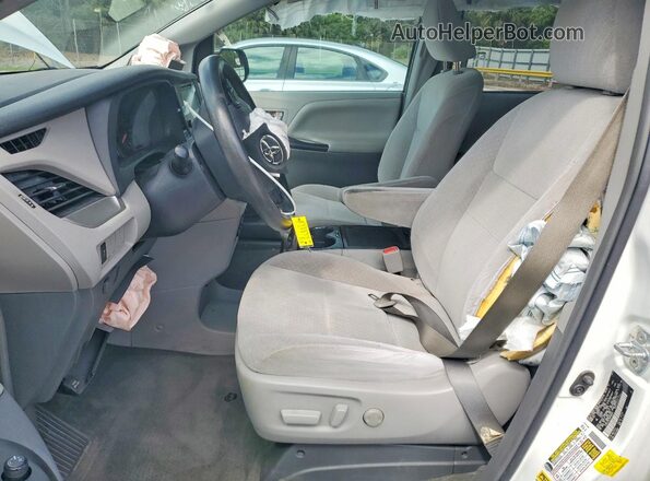 5TDKZ3DC3HS786227 2017 TOYOTA SIENNA White Vista interior delantera