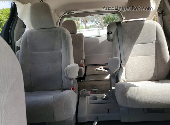 5TDKZ3DC3HS786227 2017 TOYOTA SIENNA White Vista de los asientos traseros