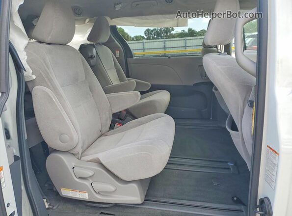 5TDKZ3DC3HS786227 2017 TOYOTA SIENNA White Vista interior trasera