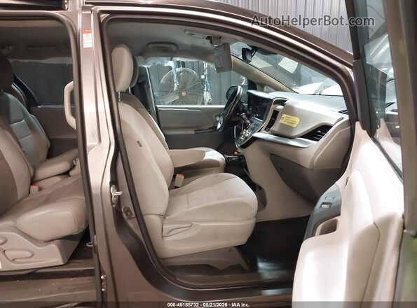 5TDKZ3DC4LS087102 2020 TOYOTA SIENNA Gray Front interior view