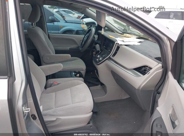 5TDKZ3DC5LS039012 2020 TOYOTA LE Серебряный Вид салона спереди