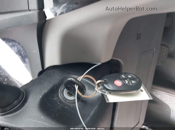 5TDKZ3DC5LS039012 2020 TOYOTA LE Серебряный Вид панели приборов
