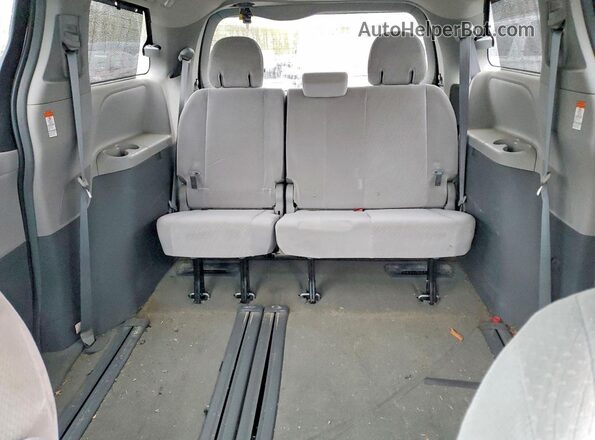 5TDKZ3DC6HS782155 2017 TOYOTA LE Silver 