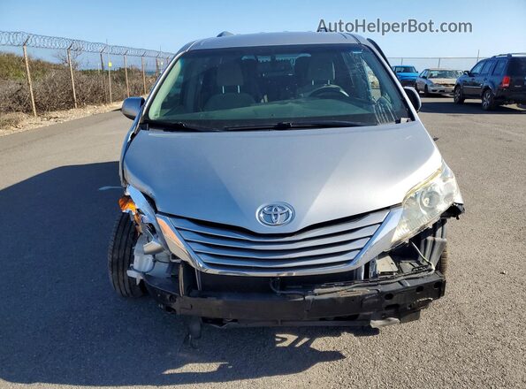 5TDKZ3DC6HS808544 2017 TOYOTA SIENNA Silver Вид спереду