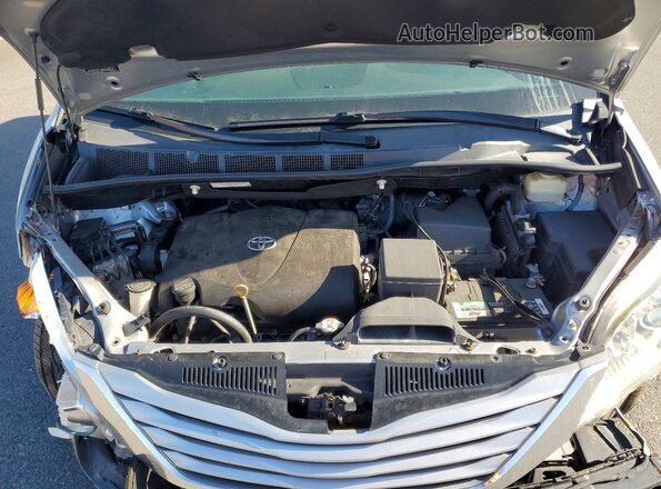 5TDKZ3DC6HS808544 2017 TOYOTA SIENNA Silver Вид підкапотного простору