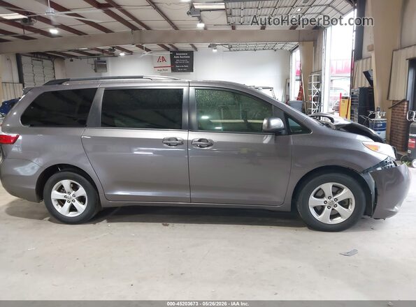 5TDKZ3DC7HS775005 2017 TOYOTA SIENNA Серый Вид задней части салона