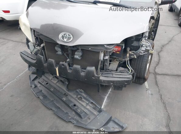 5TDKZ3DC7HS819701 2017 TOYOTA SIENNA Gray Вид спереду