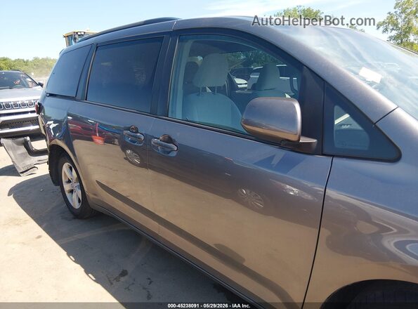5TDKZ3DC7HS887013 2017 TOYOTA SIENNA Tan Vista interior de 360 grados