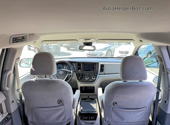 5TDKZ3DC7JS933686 2018 TOYOTA SIENNA Silver Vista del cuadro de instrumentos