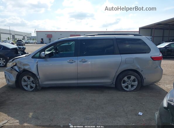 5TDKZ3DC8HS769794 2017 TOYOTA SIENNA Blue 360 interior view