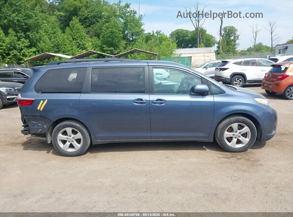 5TDKZ3DC8HS829833 2017 TOYOTA LE Light Blue Widok wnętrza z tyłu