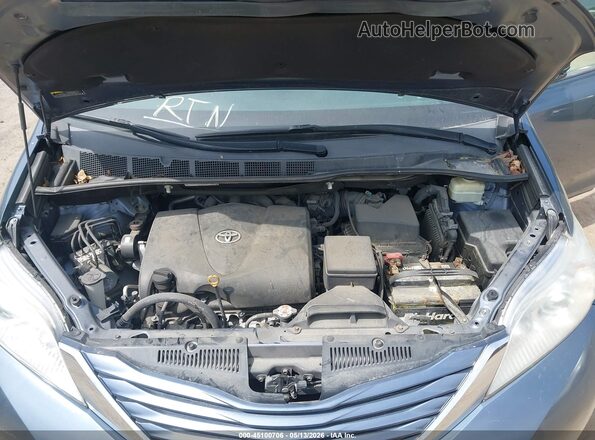 5TDKZ3DC8HS829833 2017 TOYOTA LE Light Blue Widok z tyłu