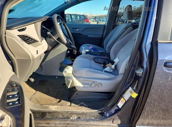 5TDKZ3DC9JS903671 2018 TOYOTA SIENNA Blue წინა სალონის ხედი