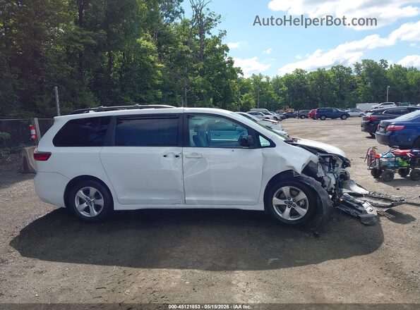5TDKZ3DC9JS939750 2018 TOYOTA SIENNA White Вид задньої частини салону