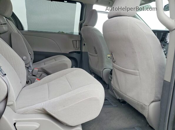 5TDKZ3DC9JS949839 2018 TOYOTA SIENNA Gray Вид задньої частини салону