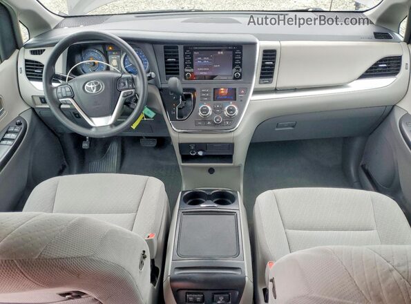 5TDKZ3DC9JS949839 2018 TOYOTA SIENNA Gray Вид панелі приладів
