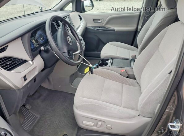 5TDKZ3DC9JS949839 2018 TOYOTA SIENNA Gray Вид салону спереду