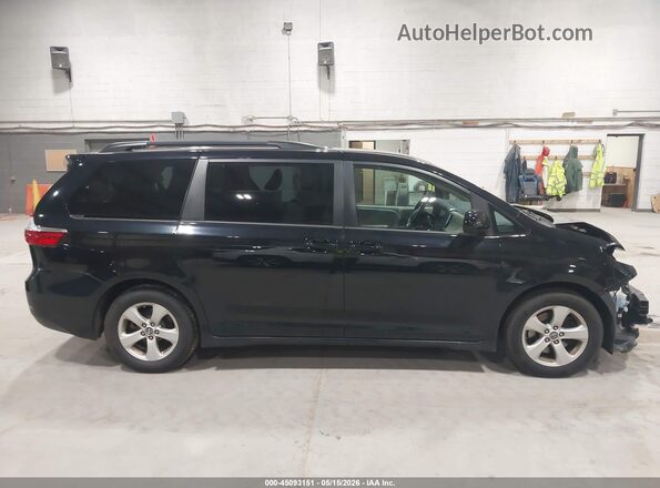5TDKZ3DCXJS933018 2018 TOYOTA SIENNA Black Rear interior view