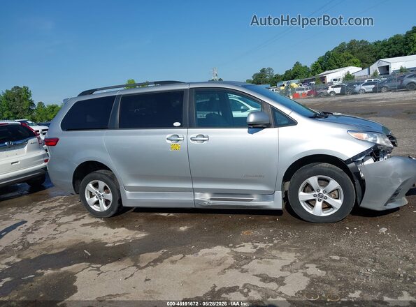 5TDKZ3DCXLS049521 2020 TOYOTA SIENNA Silver Rear interior view