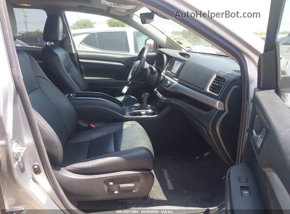 5TDKZRFH2HS207143 2017 TOYOTA HIGHLANDER Silver წინა სალონის ხედი