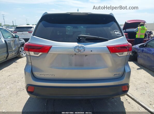 5TDKZRFH2HS207143 2017 TOYOTA HIGHLANDER Silver 