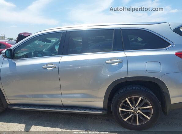 5TDKZRFH2HS207143 2017 TOYOTA HIGHLANDER Silver სალონის 360-გრადუსიანი ხედი