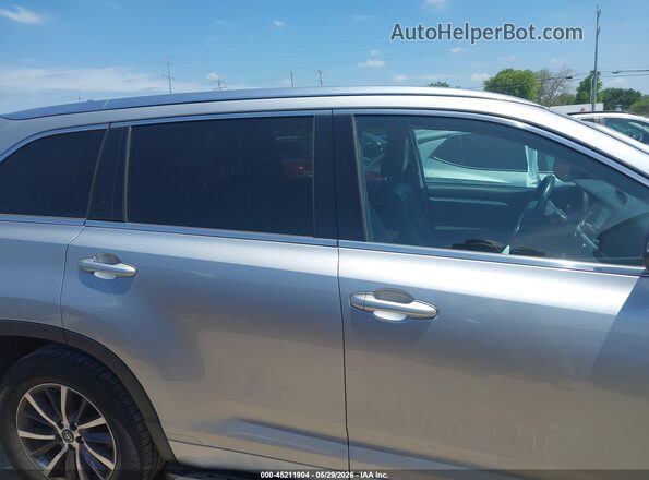 5TDKZRFH2HS207143 2017 TOYOTA HIGHLANDER Silver უკანა სალონის ხედი