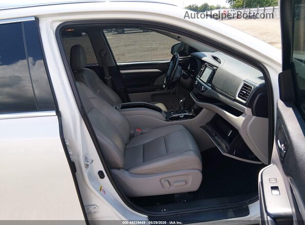 5TDKZRFH2JS545079 2018 TOYOTA HIGHLANDER Белый Вид салона спереди