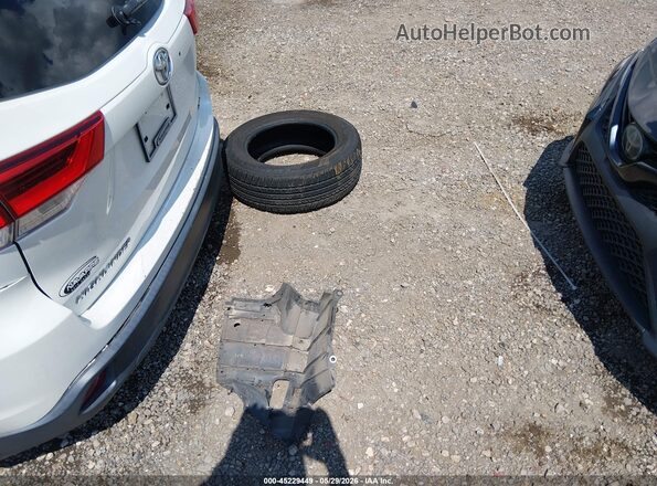 5TDKZRFH2JS545079 2018 TOYOTA HIGHLANDER Белый Вид щитка приборов