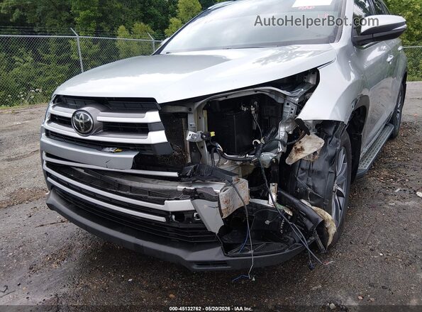 5TDKZRFH5JS542340 2018 TOYOTA HIGHLANDER Silver Widok z przodu