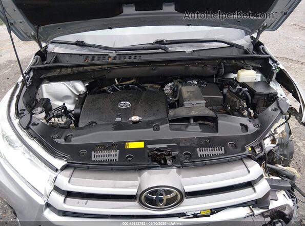 5TDKZRFH5JS542340 2018 TOYOTA HIGHLANDER Silver Widok z tyłu