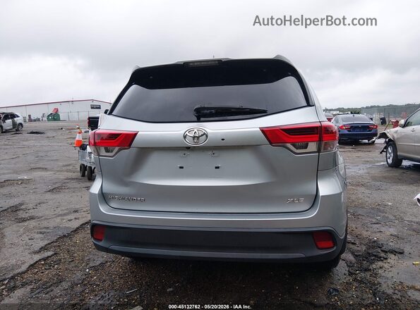 5TDKZRFH5JS542340 2018 TOYOTA HIGHLANDER Silver 
