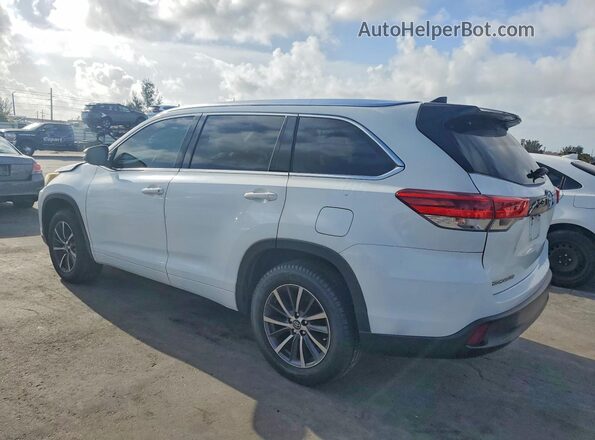 5TDKZRFH6HS203404 2017 TOYOTA LE White 
