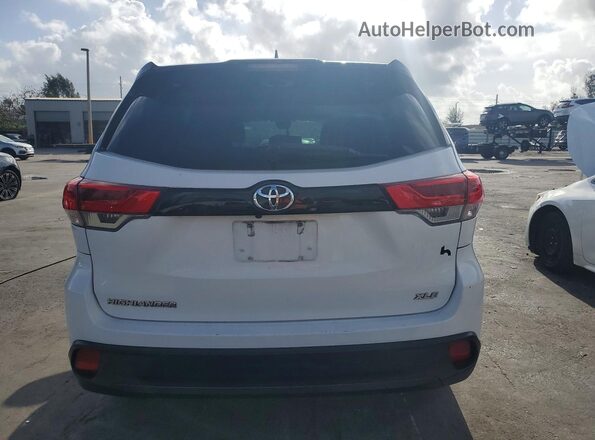 5TDKZRFH6HS203404 2017 TOYOTA LE White 