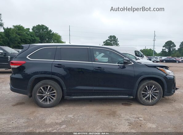 5TDKZRFH6JS541181 2018 TOYOTA HIGHLANDER Black Rear interior view