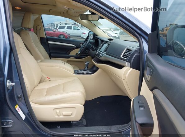 5TDKZRFH8JS281012 2018 TOYOTA LE Blue Front interior view