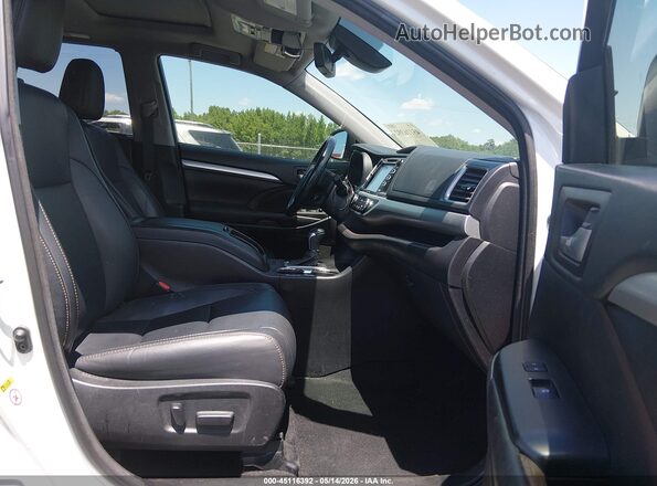 5TDKZRFHXHS514317 2017 TOYOTA HIGHLANDER White Front interior view