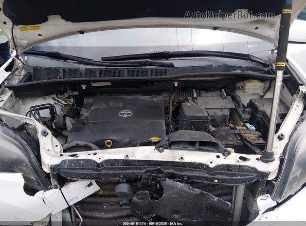 5TDXK3DC1GS712443 2016 TOYOTA SIENNA White Вид ззаду