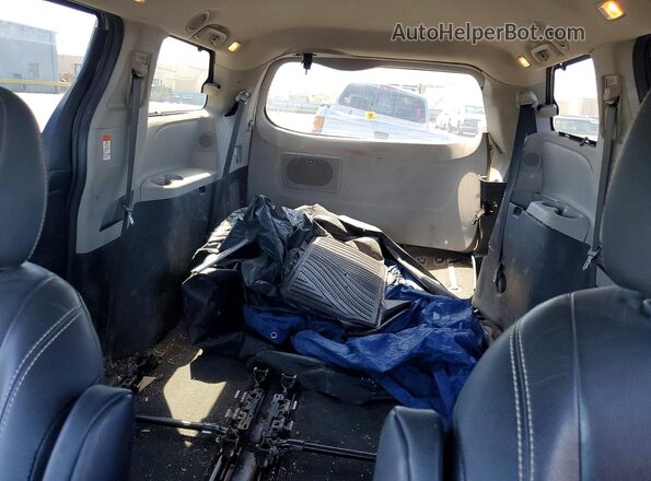 5TDXZ3DC6KS017427 2019 TOYOTA SIENNA Серебряный 