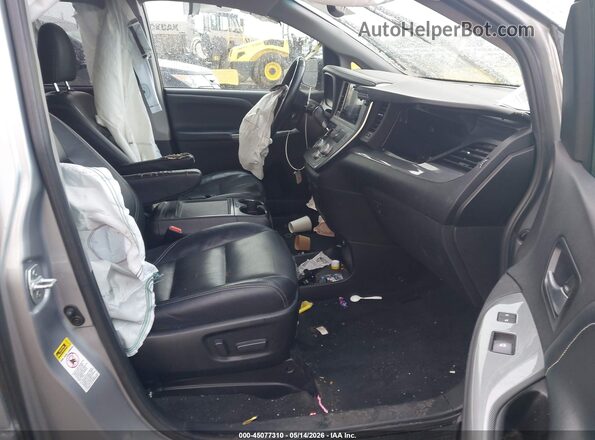 5TDXZ3DC8HS814206 2017 TOYOTA SIENNA Silver Вид салону спереду