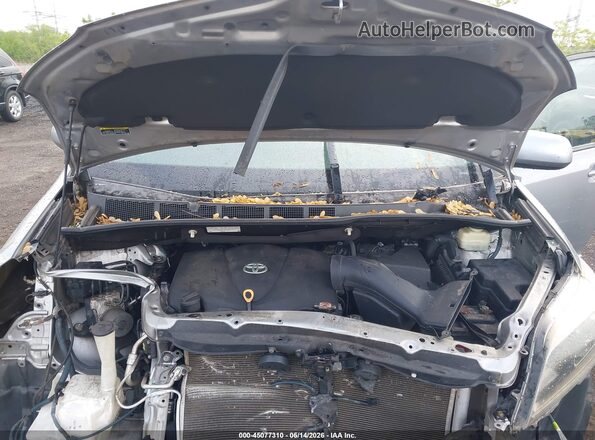 5TDXZ3DC8HS814206 2017 TOYOTA SIENNA Silver Вид ззаду