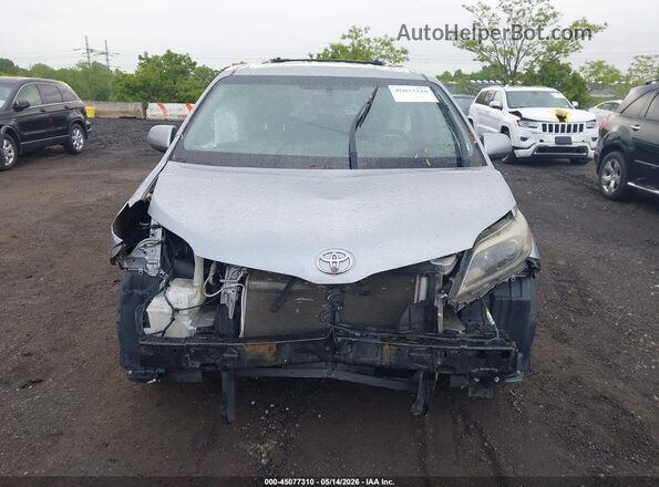 5TDXZ3DC8HS814206 2017 TOYOTA SIENNA Silver Вид щитка приладів