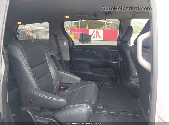 5TDXZ3DC8JS903568 2018 TOYOTA SIENNA White VIN sticker view