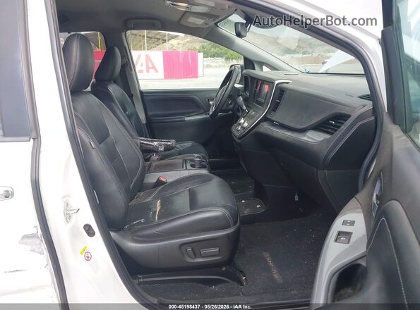 5TDXZ3DC8JS903568 2018 TOYOTA SIENNA White Front interior view