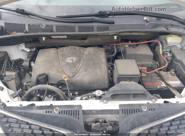 5TDXZ3DC8JS903568 2018 TOYOTA SIENNA White Rear view