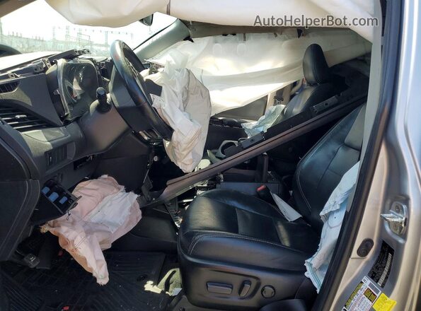 5TDXZ3DCXJS947118 2018 TOYOTA SIENNA Silver Vista interior delantera
