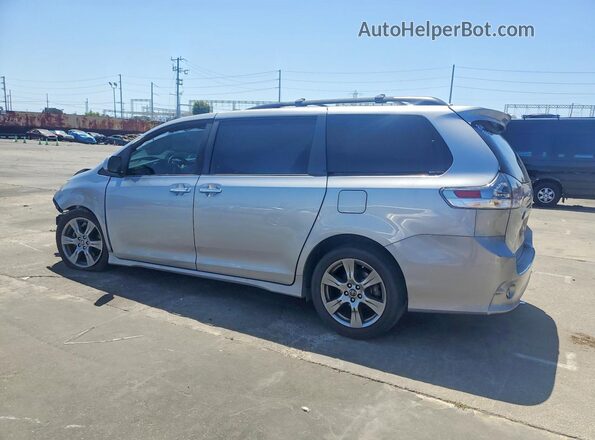 5TDXZ3DCXJS947118 2018 TOYOTA SIENNA Silver Trasero izquierdo