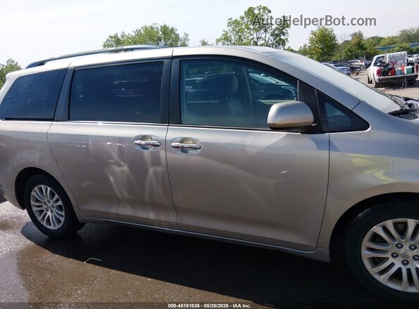 5TDYK3DC1GS742689 2016 TOYOTA SIENNA Gold Widok wnętrza z tyłu