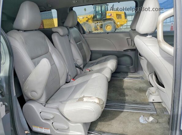 5TDYK3DCXGS735966 2016 TOYOTA SIENNA Silver Սալոնի հետևի տեսք