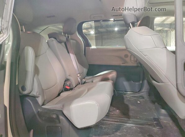 5TDYRKEC0PS171765 2023 TOYOTA SIENNA Silver Вид задньої частини салону
